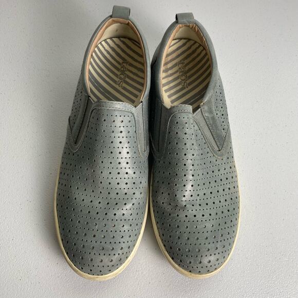 Taos Women Size 9 Court Sneaker Light Blue Leather Slip On Lake Blue Perforated - Picture 5 of 15